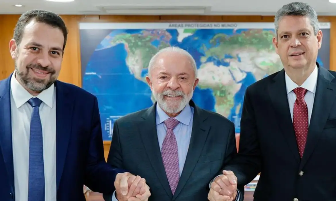 Boulos assume Secretaria-Geral da Presidência com missão de levar governo Lula para as ruas