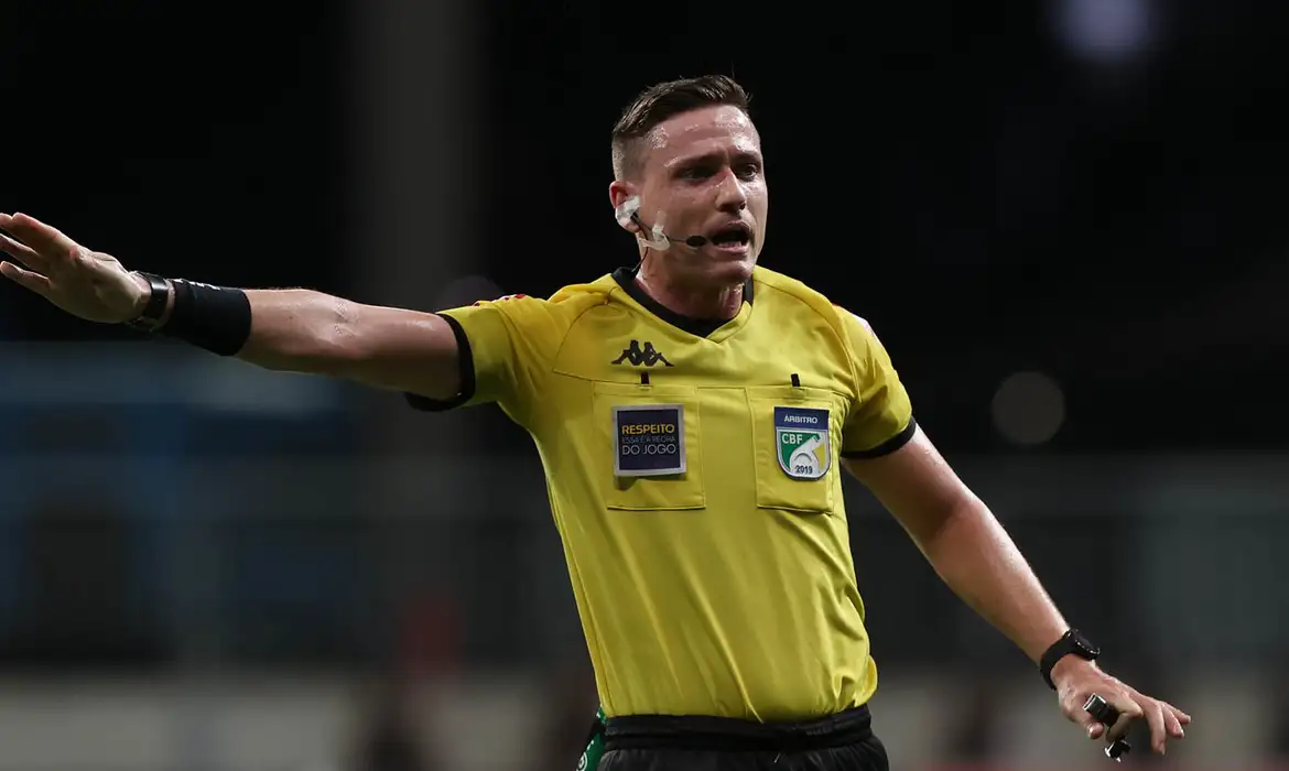 CBF se movimenta para profissionalizar arbitragem já em 2026