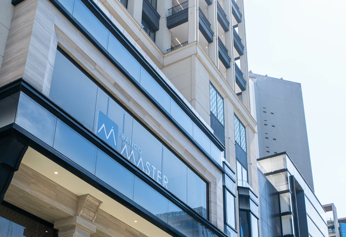 Grupo dos Emirados anuncia compra do Banco Master por R$ 3 bilhões