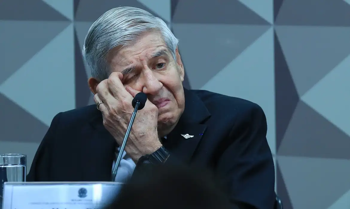 PGR aponta Alzheimer e idade avançada ao pedir prisão domiciliar para Heleno