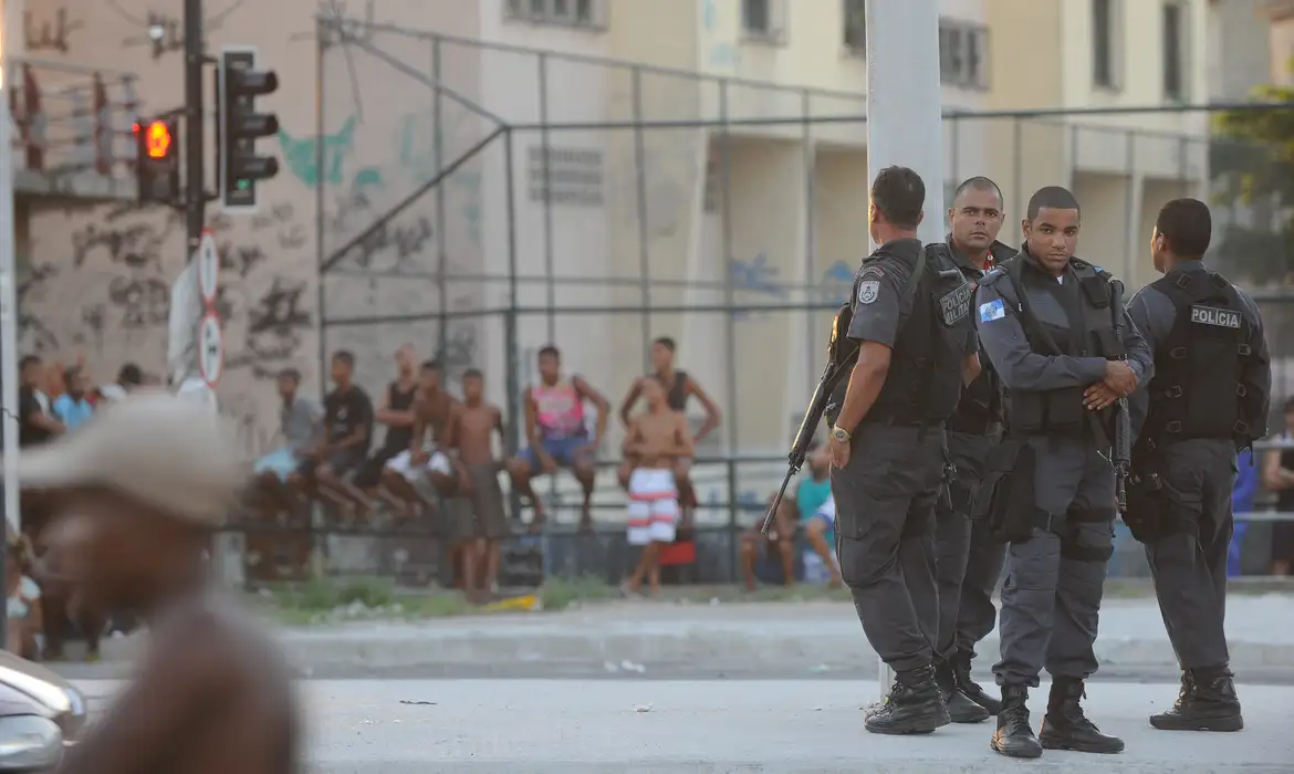 Atlas da Violência 2025 revela interiorização do crime e avanço das facções no Brasil