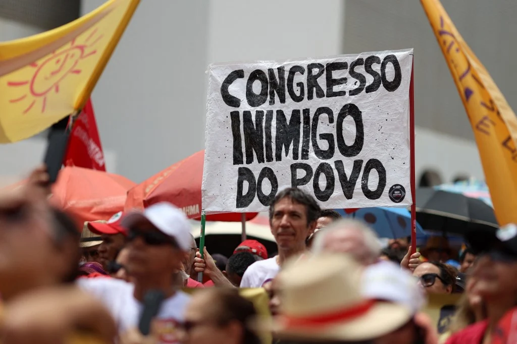 “Mensagem errada ao país”: parlamentares criticam aprovação do PL da Dosimetria