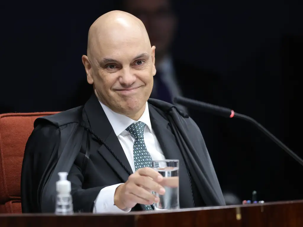 Moraes autoriza visitas de filhos a Bolsonaro durante internação