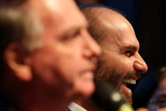 Jornal britânico aponta “fracasso espetacular” no lobby de Eduardo Bolsonaro