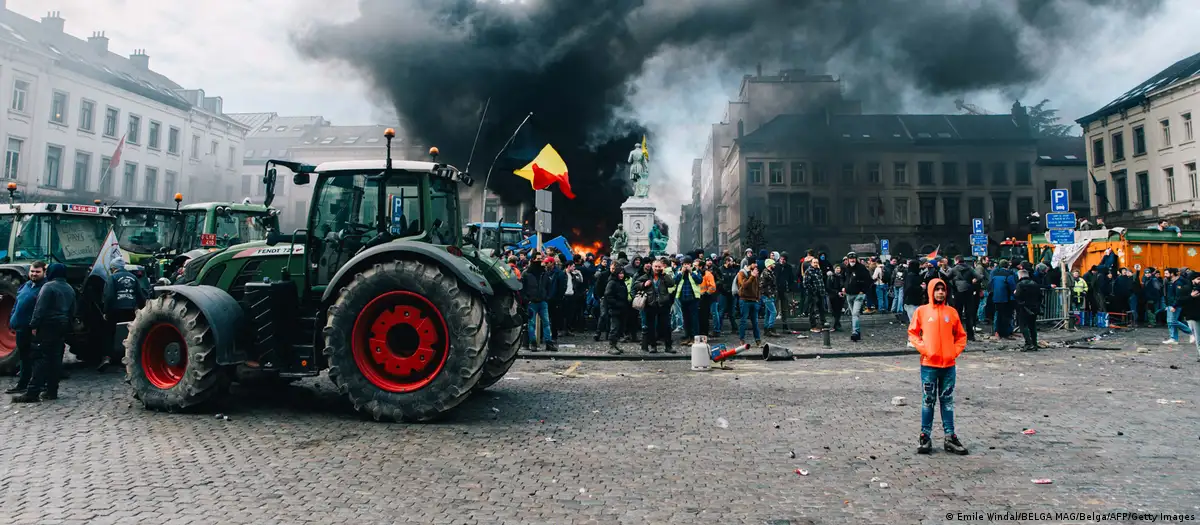Agricultores europeus protestam em Bruxelas contra acordo entre União Europeia e Mercosul