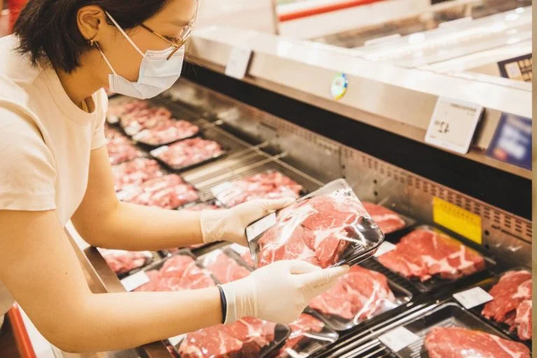 China anuncia tarifa de 55% sobre carne bovina brasileira acima de cota anual