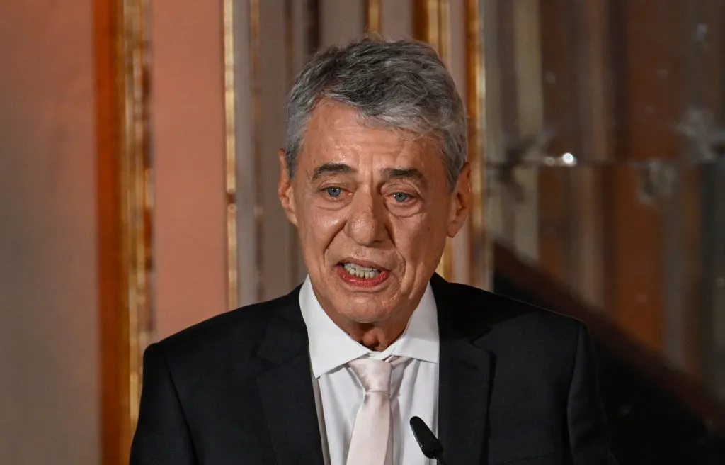 Entenda a hidrocefalia de pressão normal, condição diagnosticada em Chico Buarque