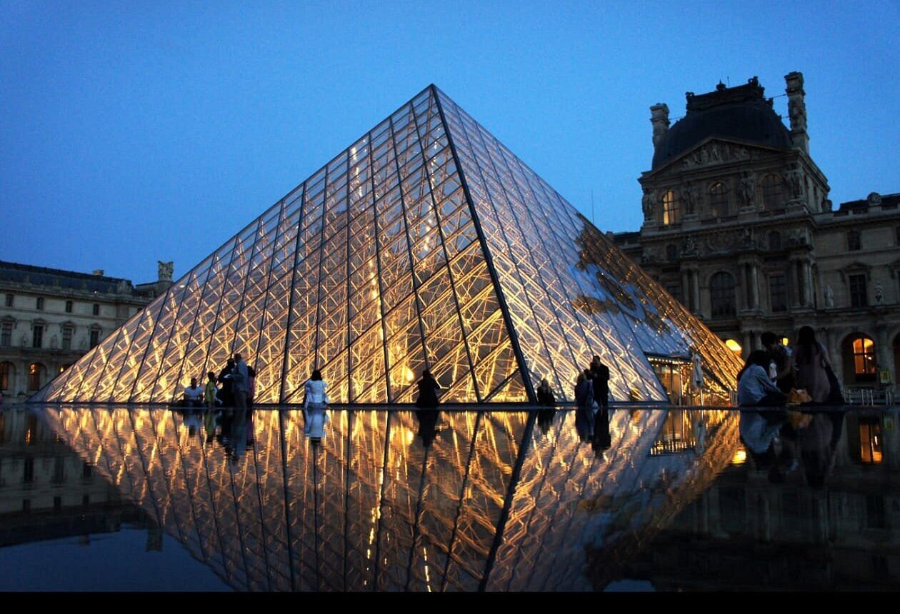 Louvre enfrenta novos incidentes e greve por segurança e condições de trabalho