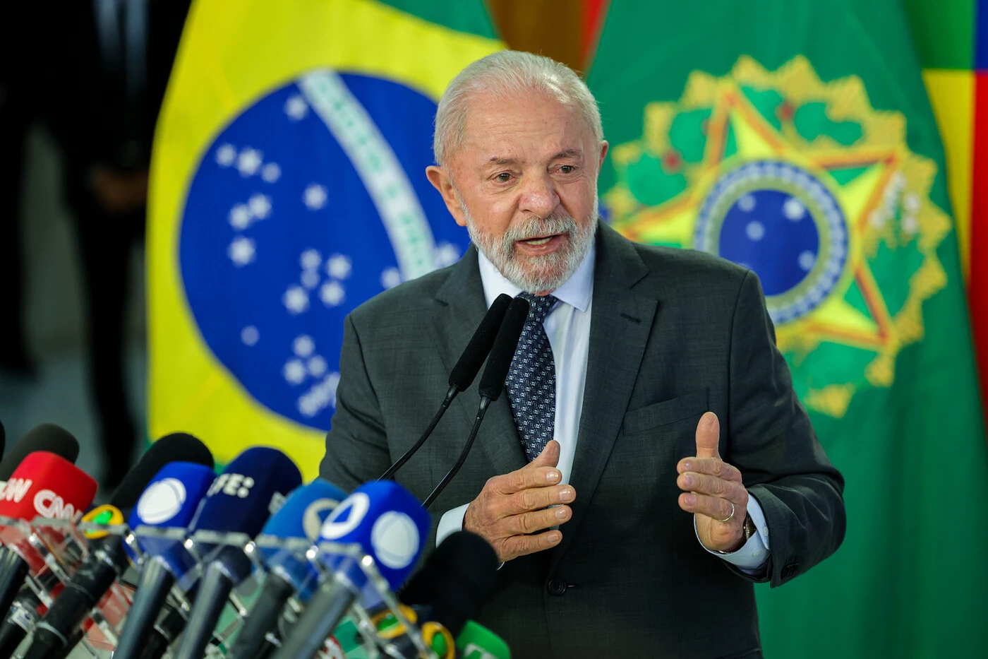 Primeiras pesquisas eleitorais de 2026 confirmam polarização entre Lula e a extrema-direita 