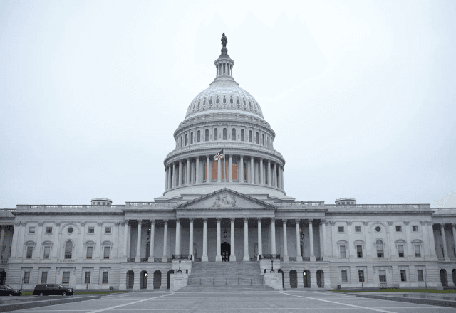 Senado dos EUA tenta conter poder militar de Trump sobre a Venezuela