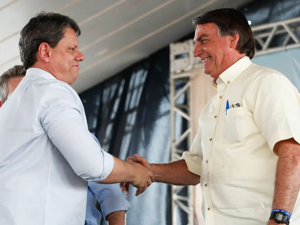 Tarcísio reafirma reeleição em SP após visita a Bolsonaro e reacende debate de 2026