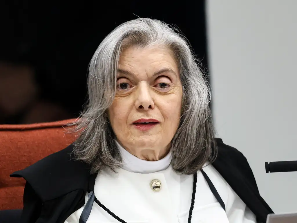 Cármen Lúcia alerta para impacto da desinformação e da IA nas eleições de 2026