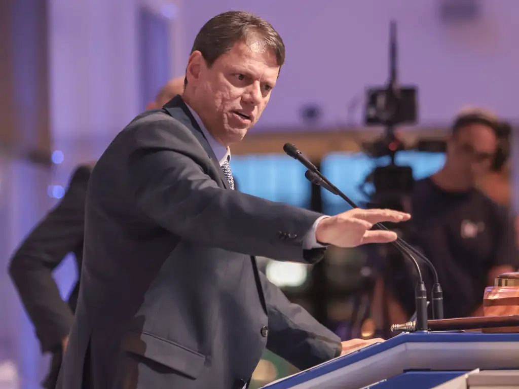 Sai Tarcísio e entra Ratinho Jr no plano da Faria Lima