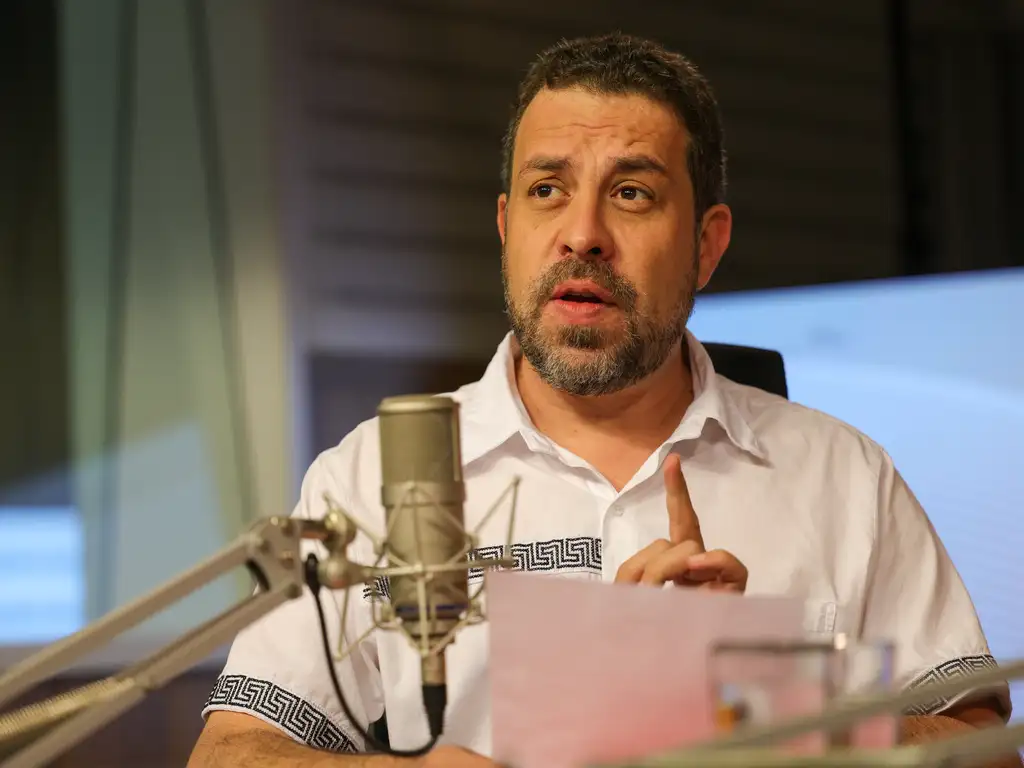 “Com trabalhador exausto não há produtividade”, diz Boulos ao defender fim da escala 6×1