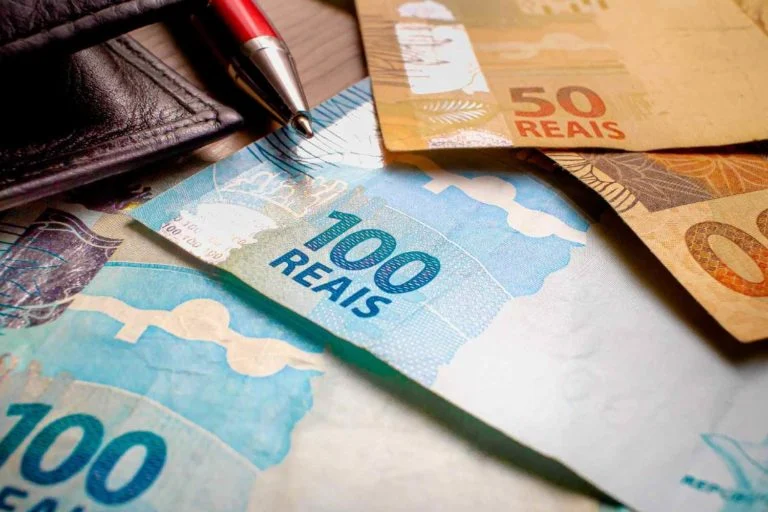 Novo salário mínimo já está valendo; veja o que muda com o reajuste para R$ 1.621