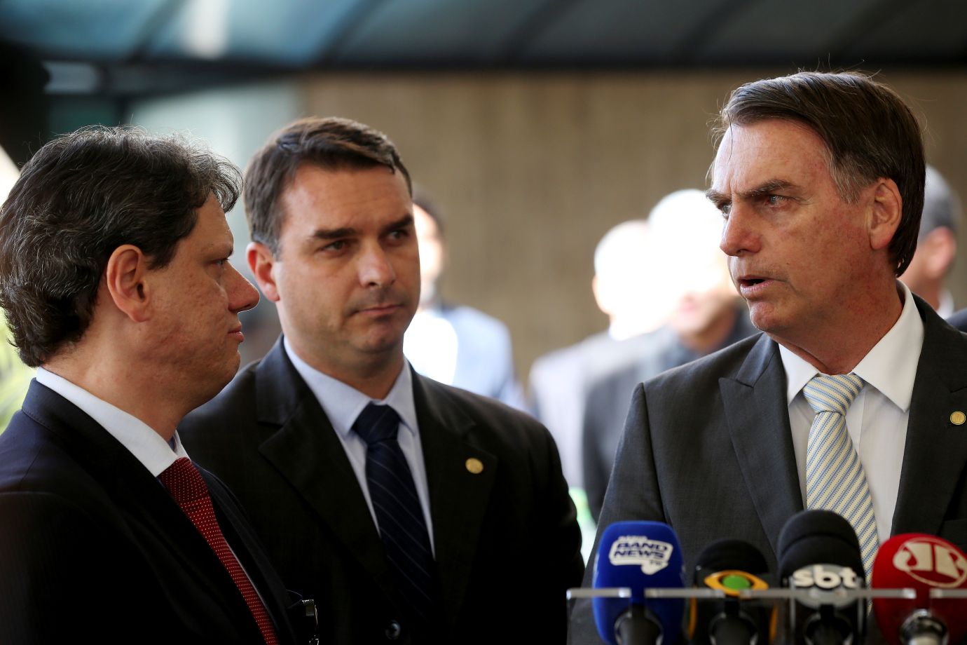 Recuo de Tarcísio em visita a Bolsonaro expõe cautela eleitoral e confirma disputa na direita