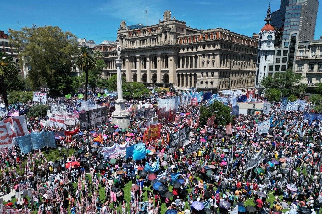 O que está por trás da onda de protestos na Argentina