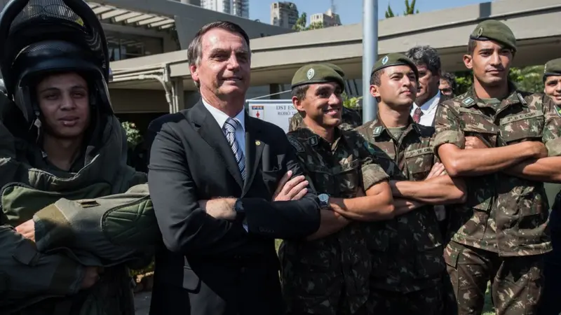 Por que o MP Militar pede a perda de patentes de Bolsonaro e outros réus do 8 de janeiro