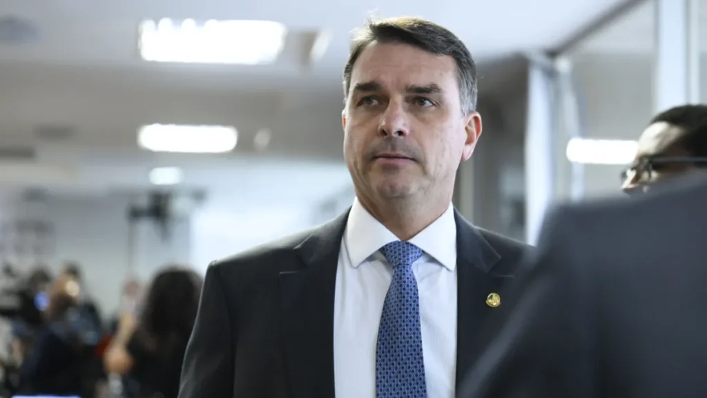O crescimento de Flávio Bolsonaro na pesquisas demonstra necessidade de esquerda mobilizada e unida
