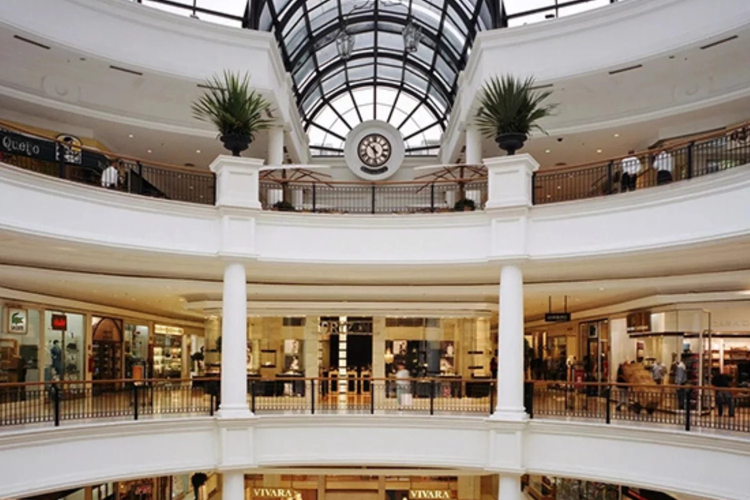 Shoppings brasileiros faturam R$ 201 bilhões e atingem recorde histórico em 2025