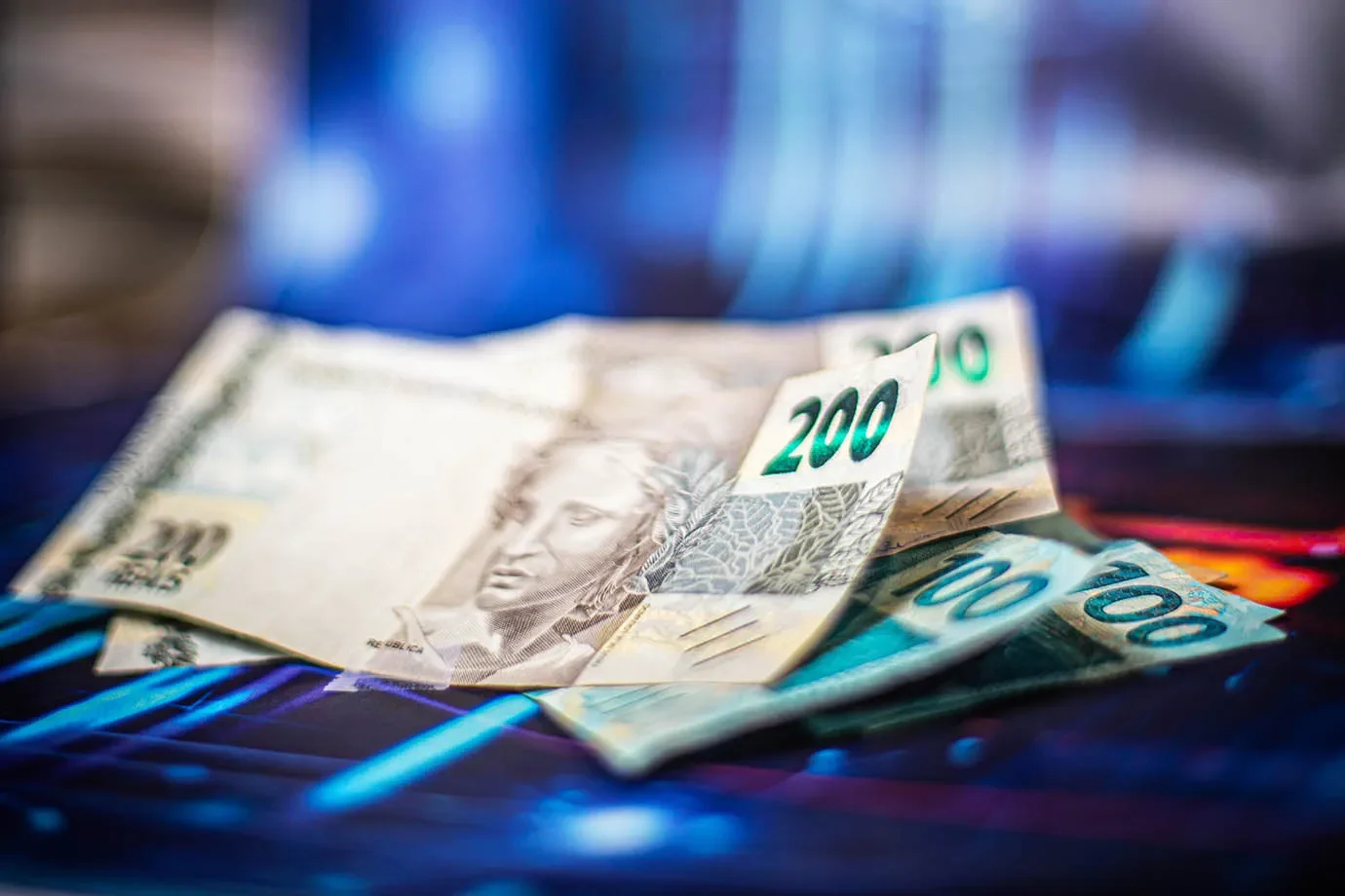Maioria dos brasileiros infla a renda ao pedir crédito, revela estudo