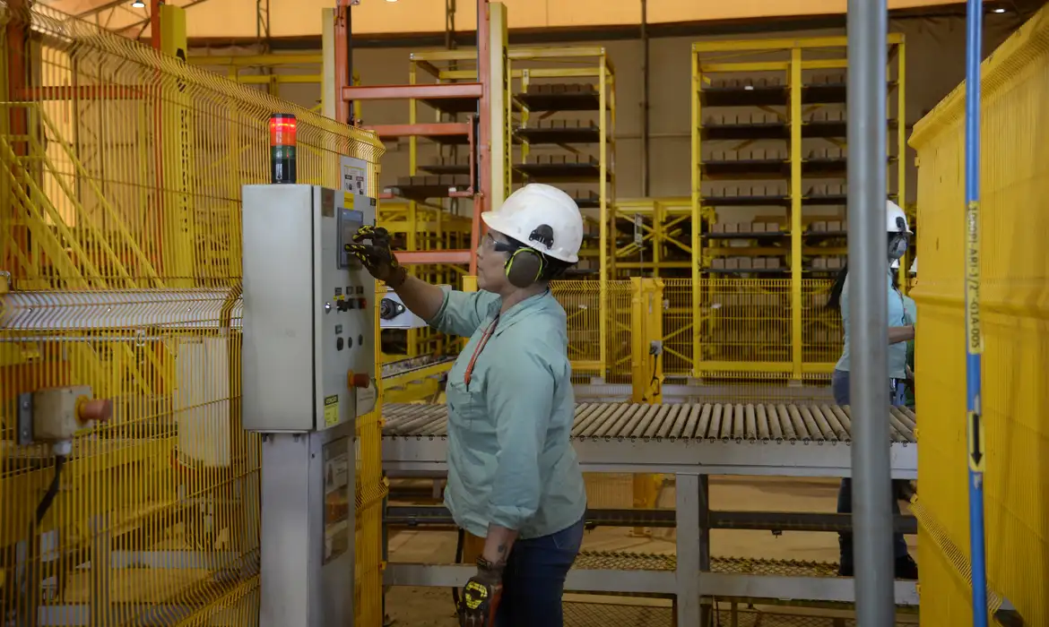 Ipea diz que mercado de trabalho pode absorver fim da escala 6×1