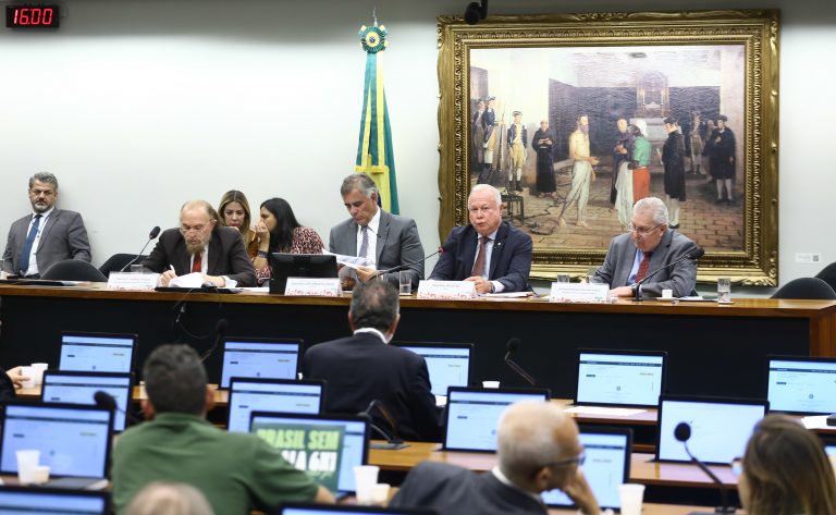 Setor produtivo reduz resistência ao fim da escala 6×1 enquanto debate avança no Congresso