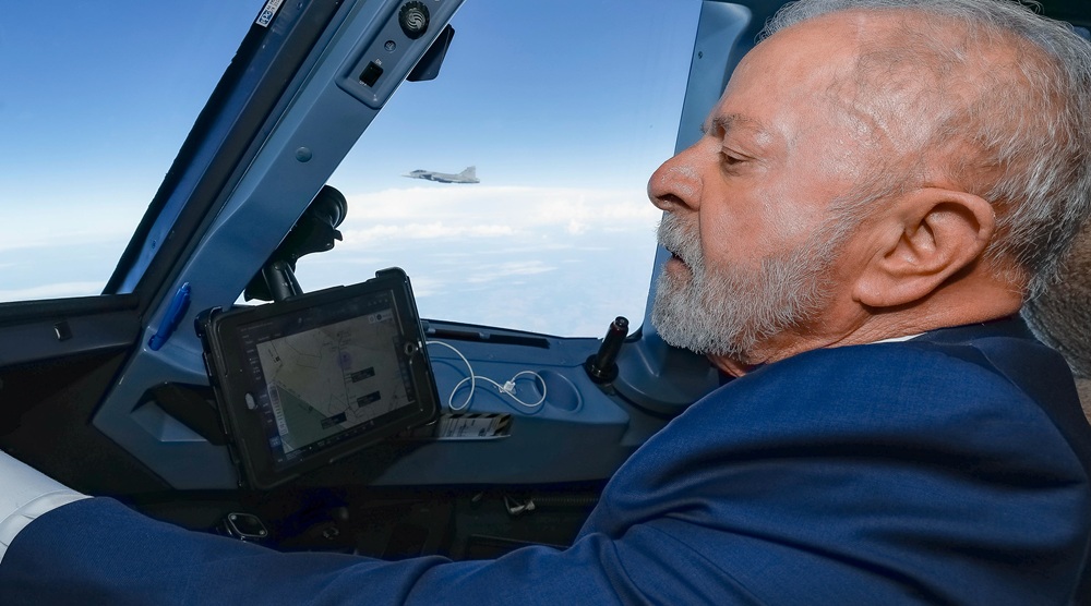 Hat Trick do Lula: caminhoneiros, aplicativos e caça supersônico