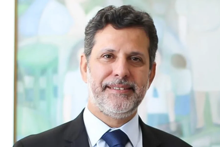 Lula anuncia Leonardo Barchini como novo ministro da Educação