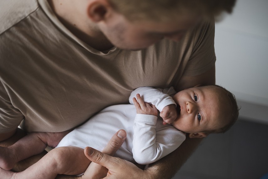 Licença-paternidade ampliada: o que muda com nova lei e por que o tema volta ao centro do debate