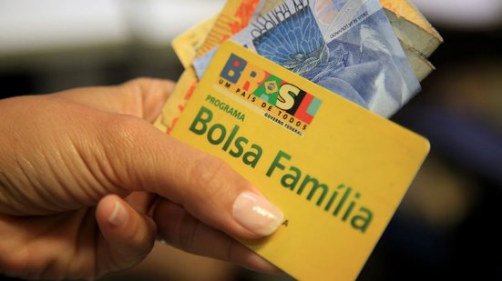 Estudo aponta que Bolsa Família aumenta emprego e reduz mortalidade entre os mais pobres