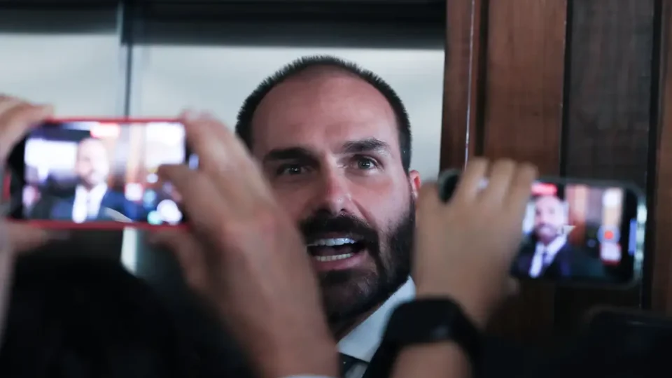 Moraes marca interrogatório de Eduardo Bolsonaro no STF para 14 de abril