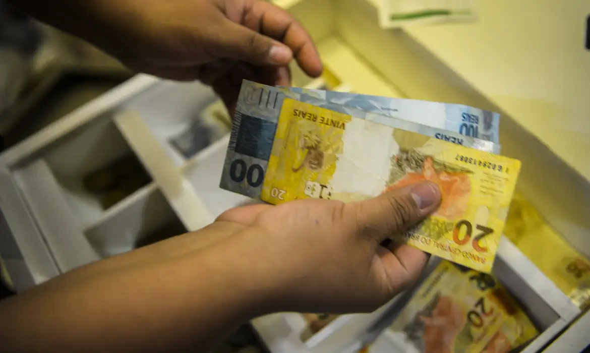 Salário mínimo de R$ 1.717 em 2027: o que muda na renda e quais os próximos passos no Congresso