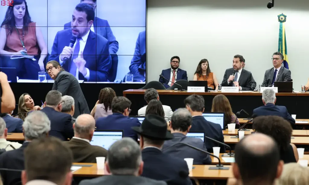 Boulos critica compensação a empresas pelo fim da escala 6×1