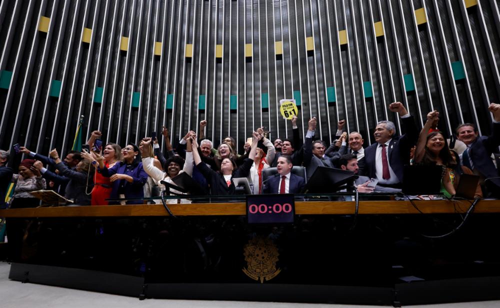Mudança histórica nas regras trabalhistas: PEC das 40 horas supera Câmara e enfrenta próxima etapa no Senado