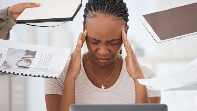 Nova NR-1 entra em vigor e amplia obrigação das empresas sobre saúde mental no trabalho