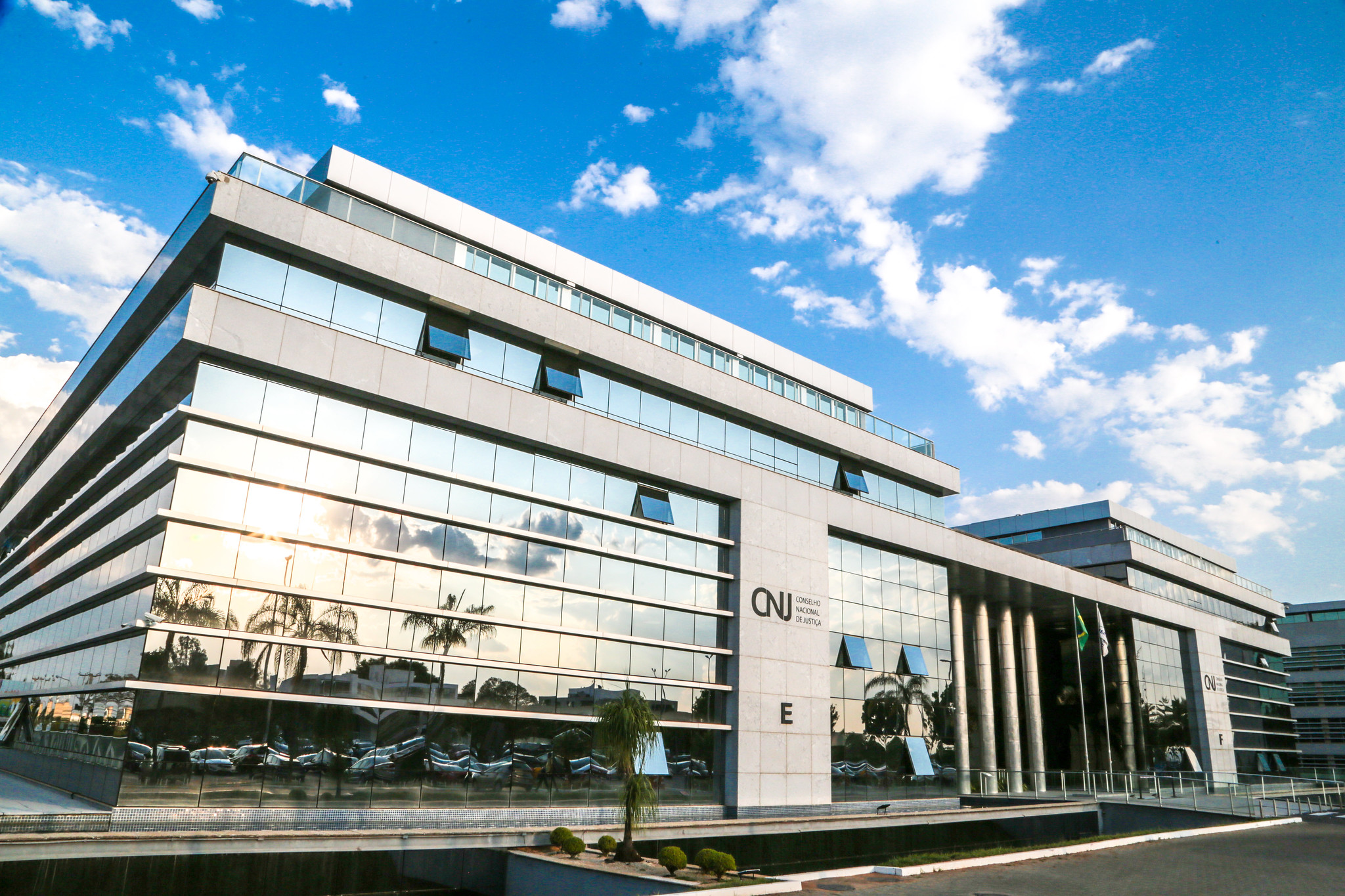 CNJ aprova contracheque único para juízes em tentativa de frear supersalários no Judiciário