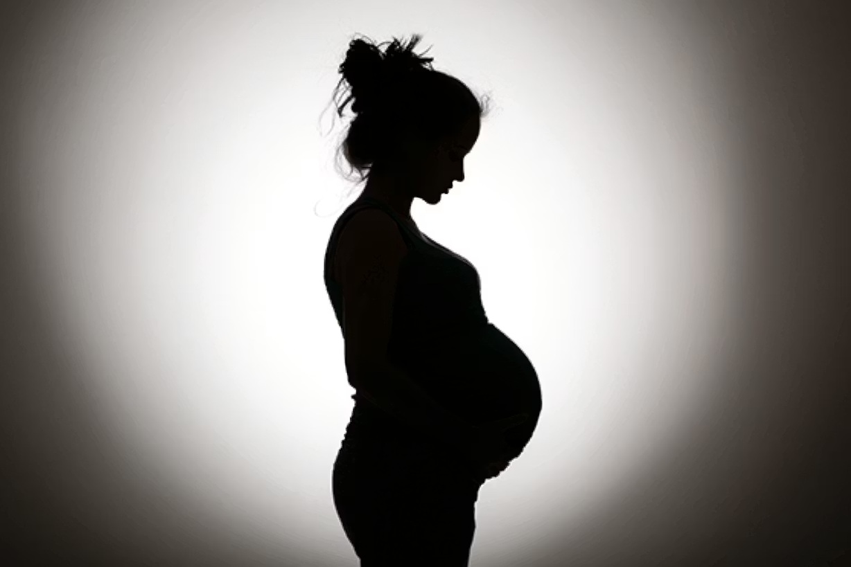 Estudo mostra que Brasil não oferece acolhimento especializado nem proteção a milhares de meninas‑mães