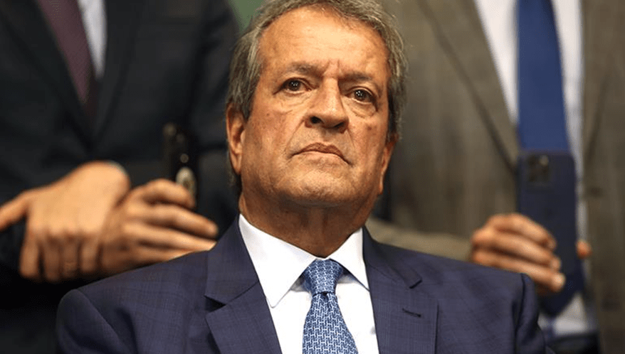 Valdemar dobra aposta em Flávio Bolsonaro e tenta conter crise após caso Vorcaro