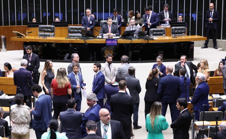 Congresso impõe derrota ao Planalto e libera repasses a municípios em ano eleitoral