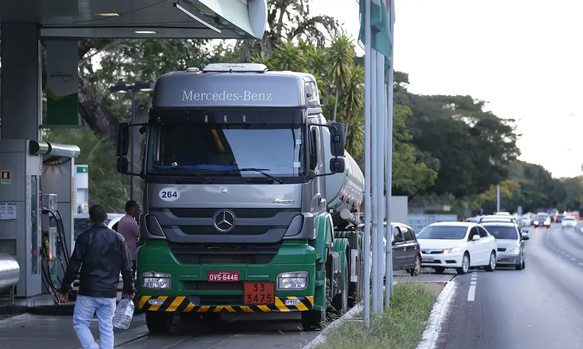 Lula sanciona nova Lei do Frete com vetos e reforça fiscalização sobre piso mínimo do transporte