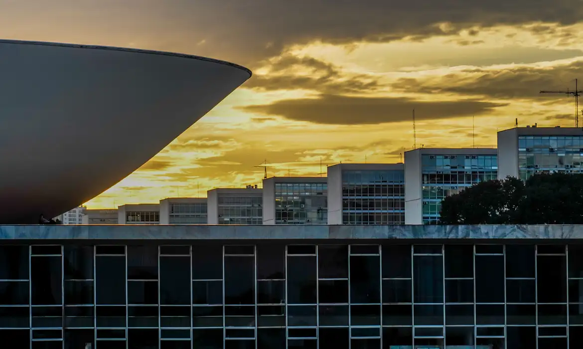 Congresso retoma trabalho com pauta travada
