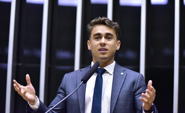 Políticos de direita dominam redes sociais e concentram mais da metade das interações digitais