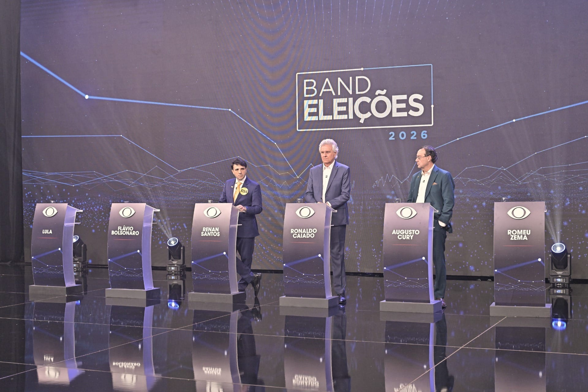 Primeiro debate presidencial de 2026 é dominado por ausências e ataques