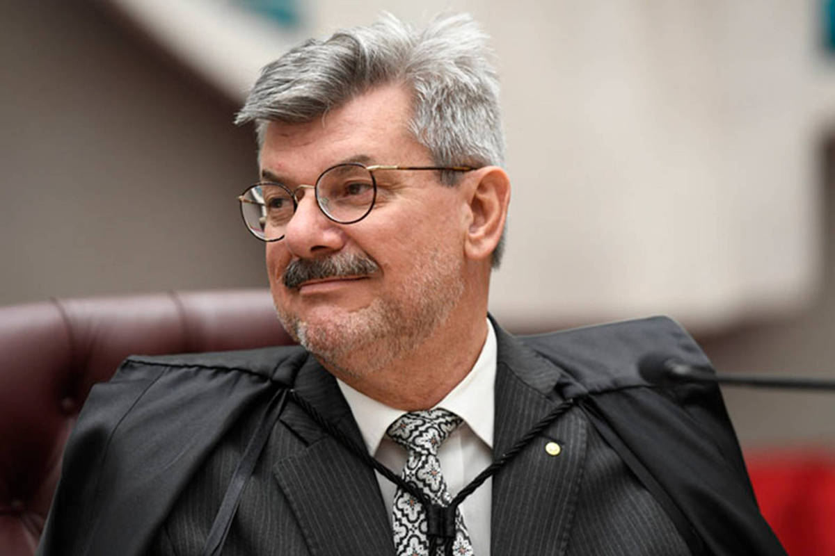 STJ decide afastar ministro Marco Buzzi e aplicar perda de cargo por assédio sexual