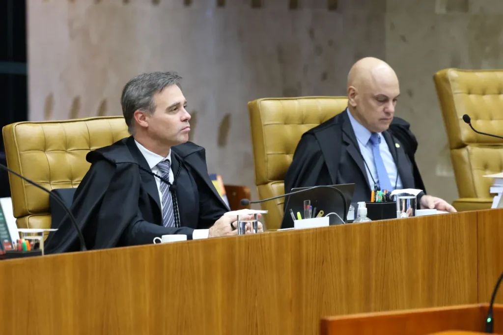 Crise interna leva Fachin a reduzir exposição do STF enquanto Mendonça confronta Moraes